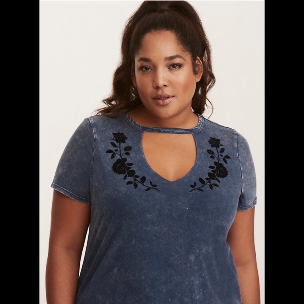 Torrid distressed choker tee-velvet floral details